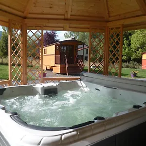 https://comme-sur-des-roulottes.hotels-rhonealpes.com